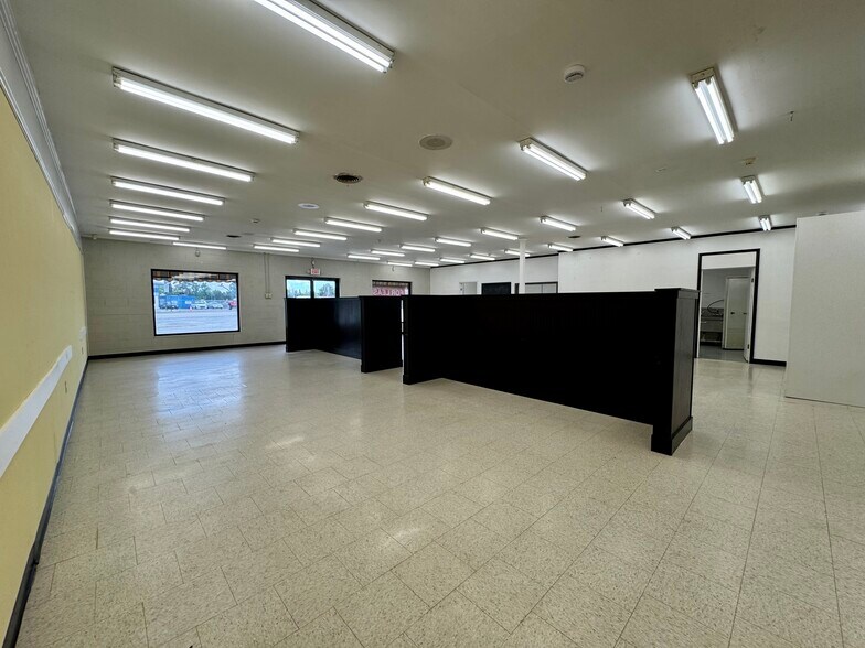 More Photos Of 1320 W Danville St, South Hill Office For Lease