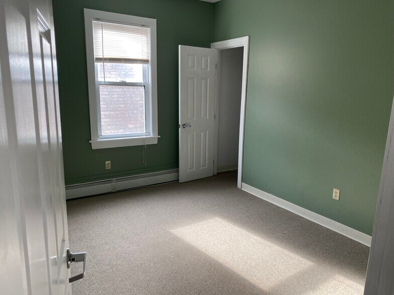 More Photos Of 512 N Front St, New Bedford Storefront Retail Residential For Sale