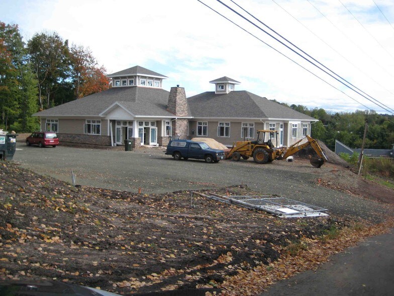 More Photos Of 30 Country Squire Dr, Cromwell Medical For Sale