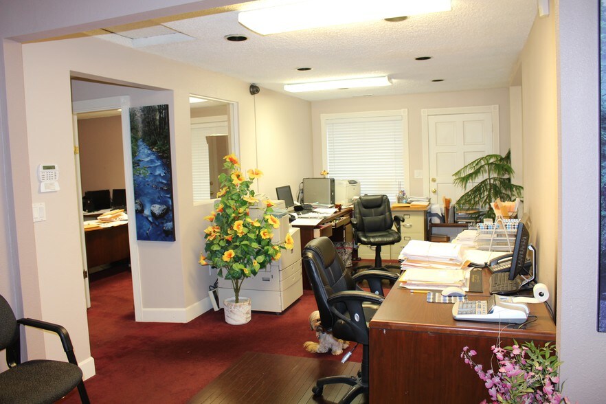 More Photos Of 12208-12222 SE Market St, Portland Office For Lease