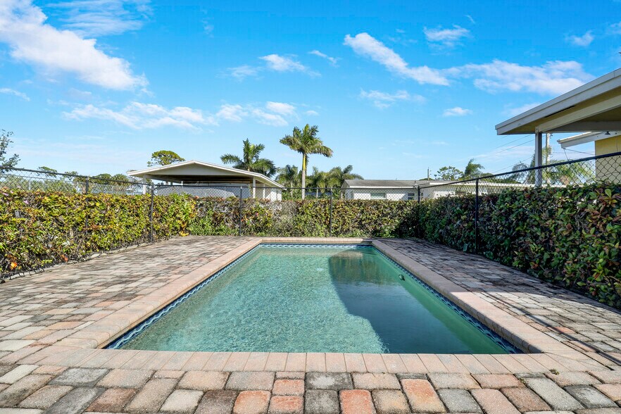 More Photos Of 2767 SE Normand St, Stuart Apartments For Sale