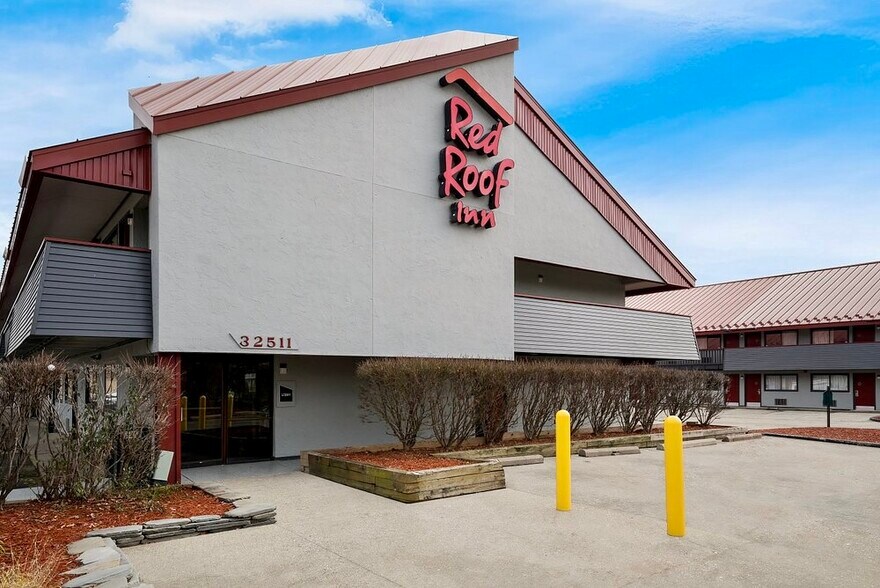 Primary Photo Of 32511 Concord Dr, Madison Heights Hotel For Sale