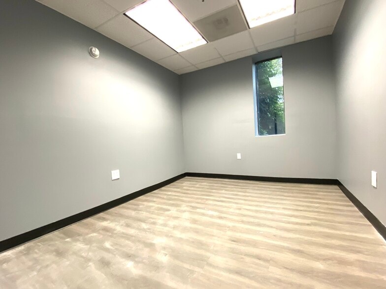 More Photos Of 2488 SW Lakewood Ave, Atlanta Office Residential For Lease