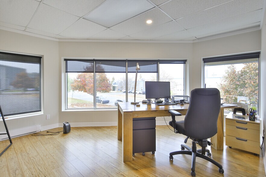 More Photos Of 1100 Rue Hérelle, Longueuil Warehouse For Sale