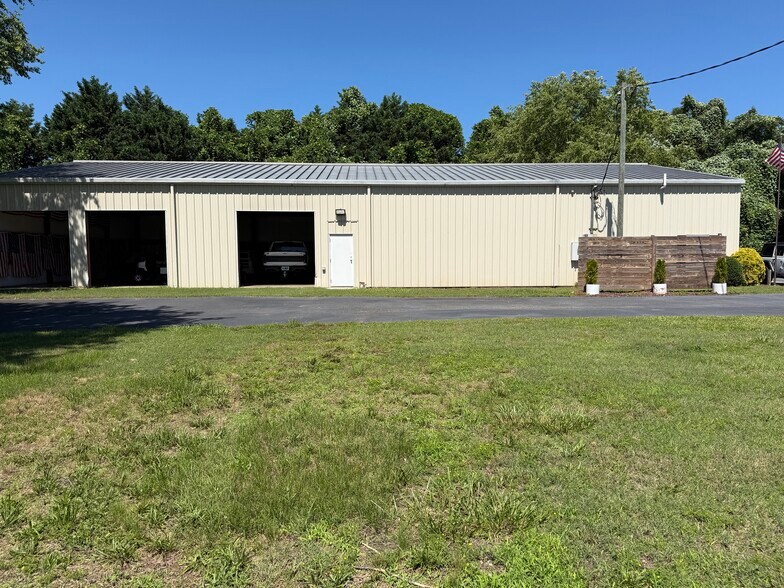 More Photos Of 5541 Thompson Bridge Rd, Murrayville Warehouse For Sale