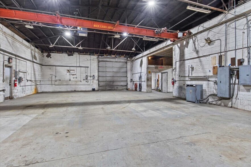 More Photos Of 890 N Main St, Independence Warehouse For Sale