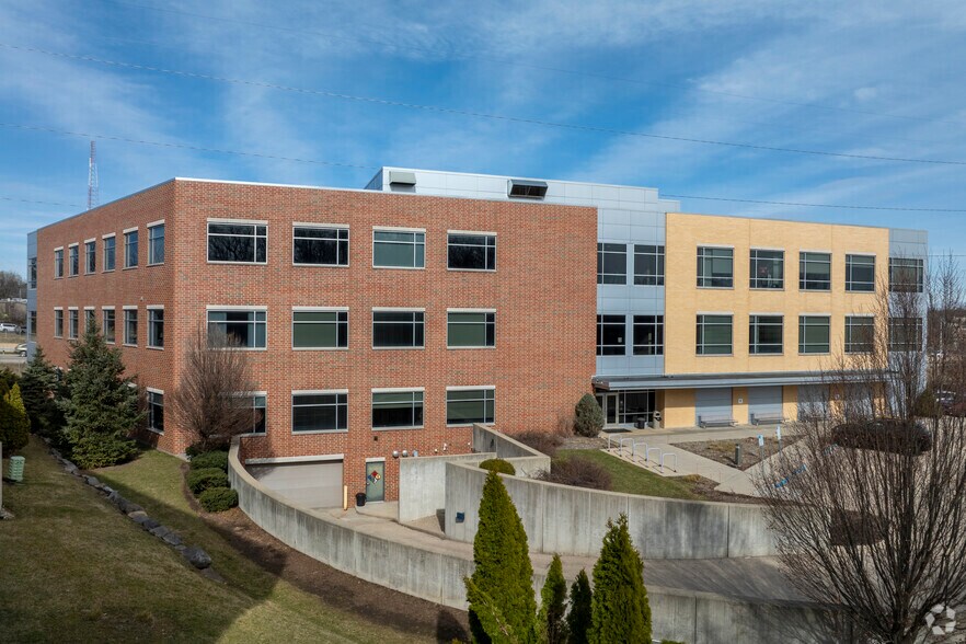 More Photos Of 34 Schroeder Ct, Madison Office For Lease