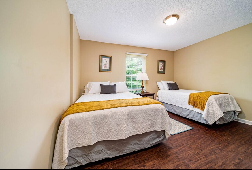 More Photos Of 84-86 Benson Rd, Travelers Rest Specialty For Sale