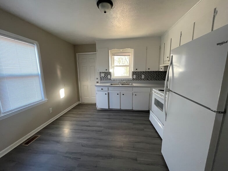 More Photos Of 4942-4959 Fieldcrest Dr, Fayetteville Apartments For Sale