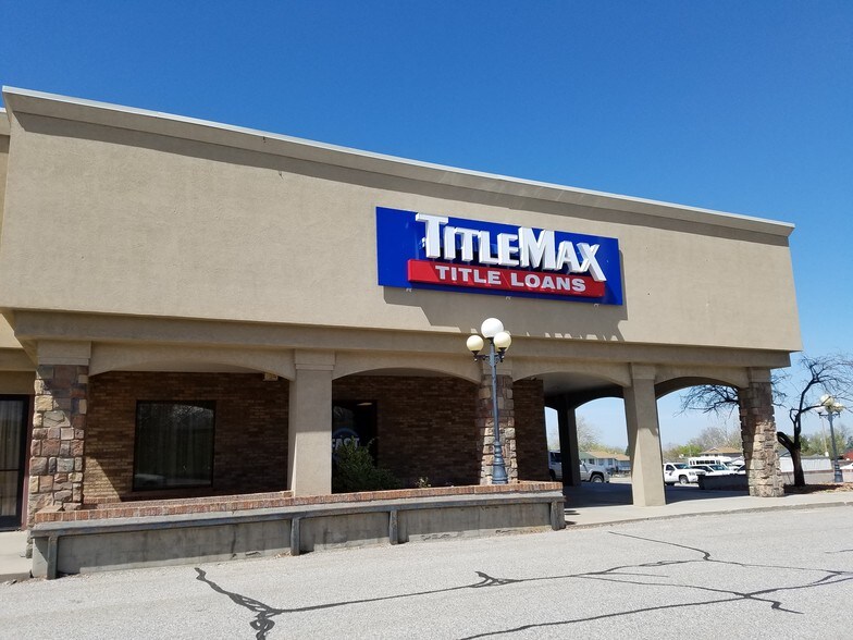 More Photos Of 2465 N Main St, Sunset Unknown For Lease