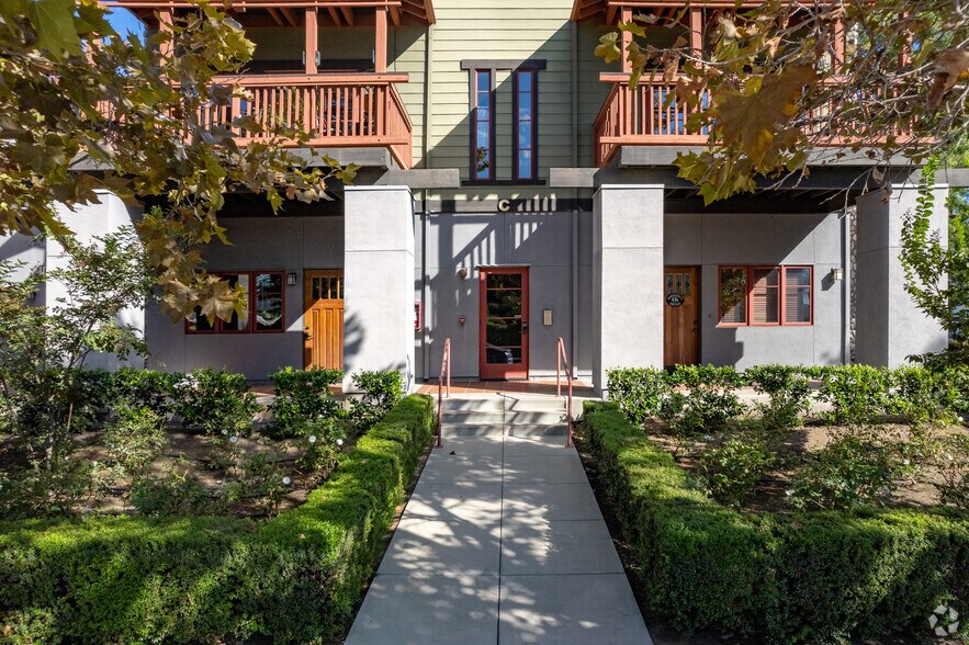 More Photos Of 132-134 N Vermont Ave, Glendora Apartments For Lease