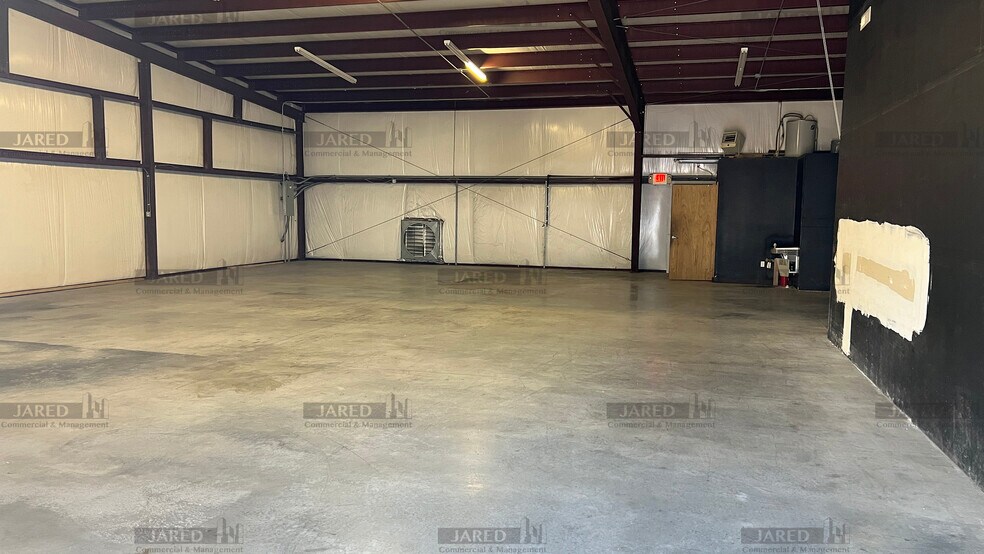 More Photos Of 2800 E 33rd Ter, Joplin Warehouse For Lease