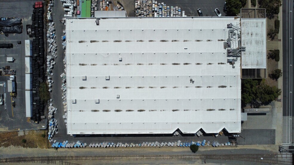 More Photos Of 1250 E Philadelphia St, Pomona Manufacturing For Lease