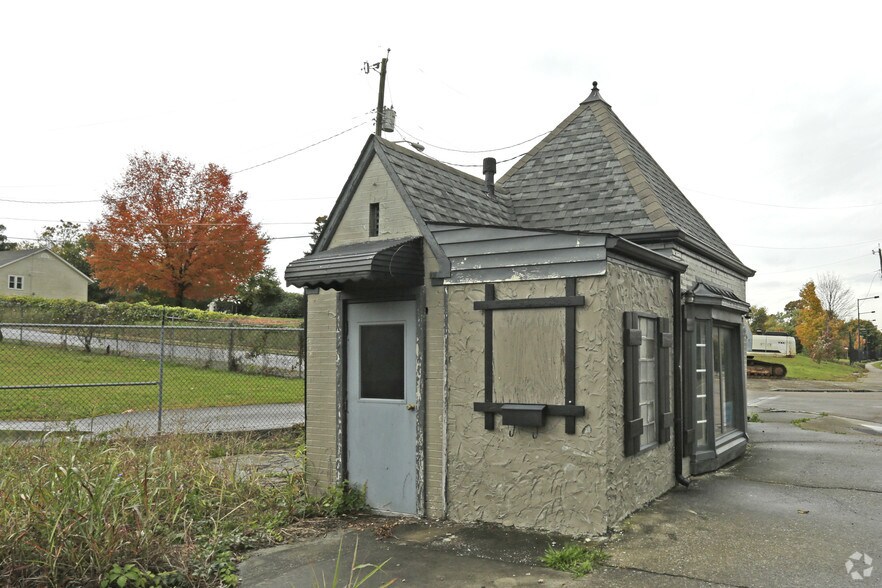 More Photos Of 3600 E Magnolia Ave, Knoxville Freestanding For Lease