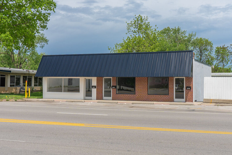 Primary Photo Of 10326-10330 E Truman Rd, Independence General Retail For Lease