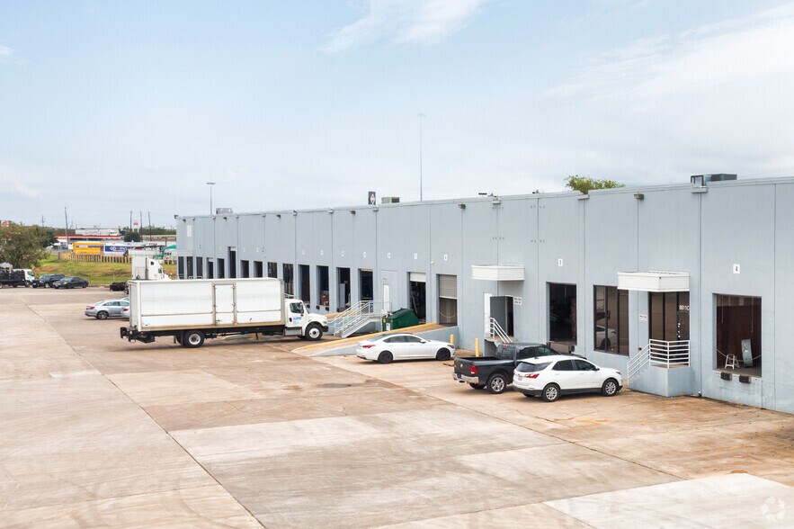 More Photos Of 8811 Wallisville Rd, Houston Warehouse For Lease