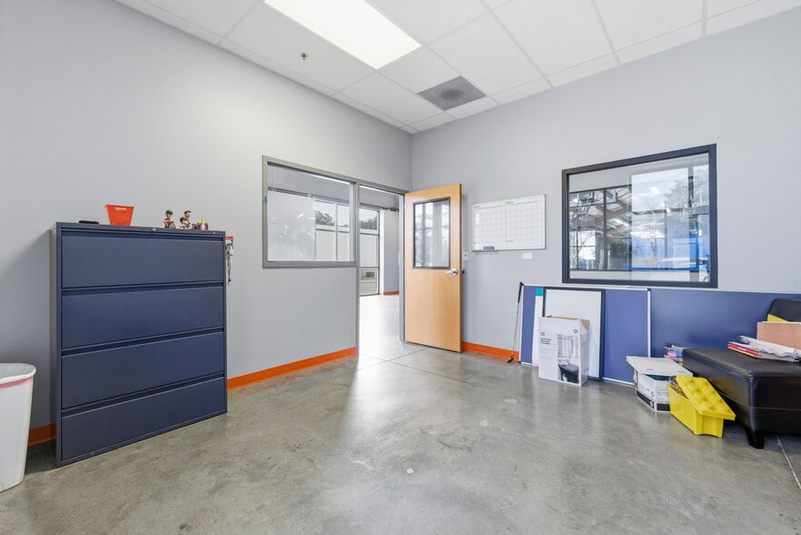 More Photos Of 3201 Northside Dr, Raleigh Light Distribution For Lease