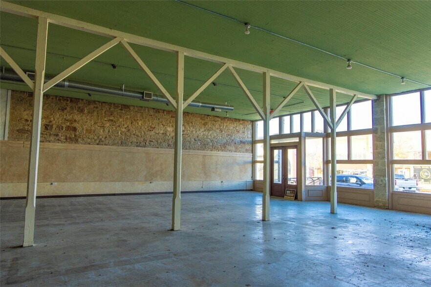 More Photos Of 1020 Halsell St, Bridgeport Flex For Sale