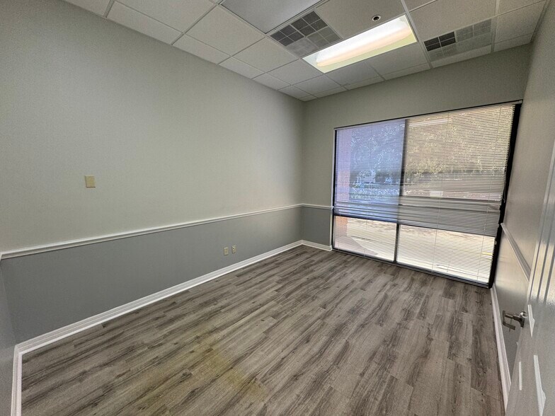 More Photos Of 106 Commerce St, Lake Mary Light Distribution For Lease