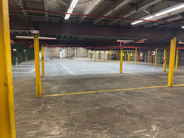 More Photos Of 306 9th St, Winter Garden Warehouse For Lease