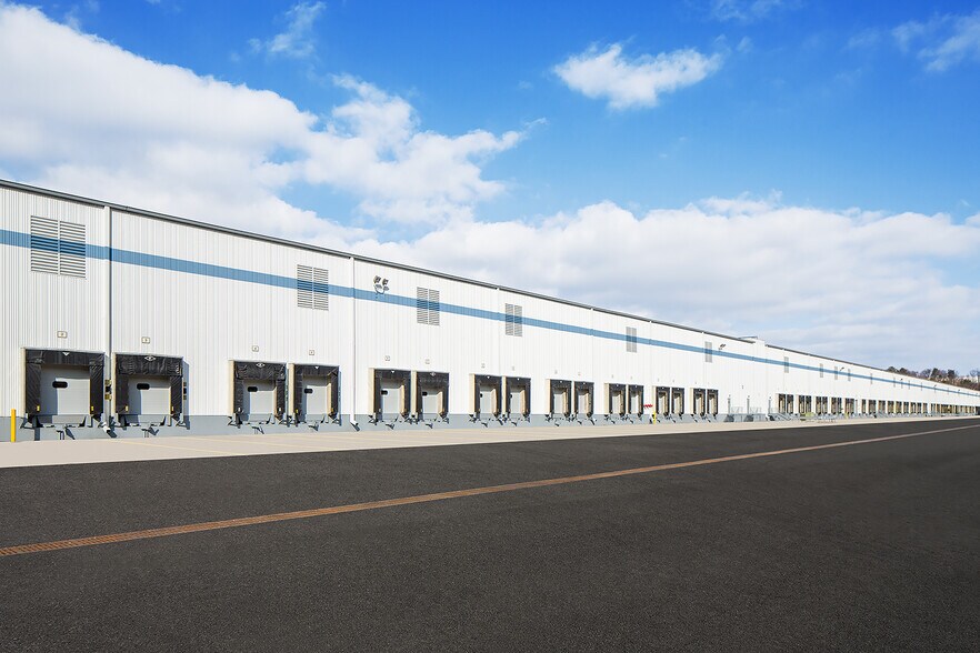 More Photos Of 1055 Hanover St, Wilkes Barre Distribution For Lease