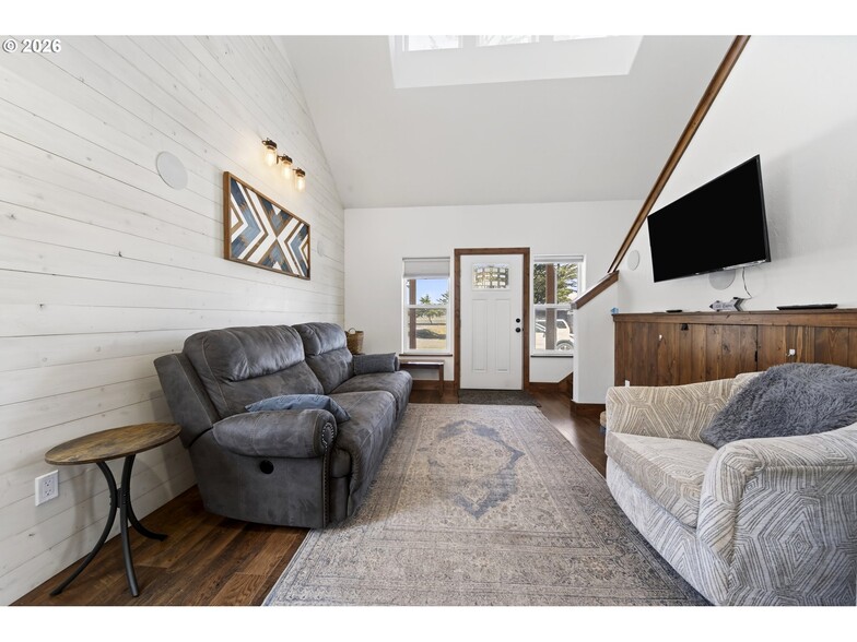 More Photos Of 29940 Harbor Way, Gold Beach Apartments For Sale