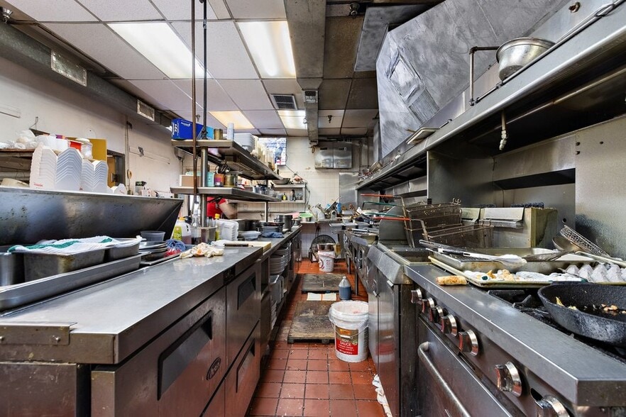 More Photos Of 640-650 W Covell Blvd, Davis Restaurant For Lease