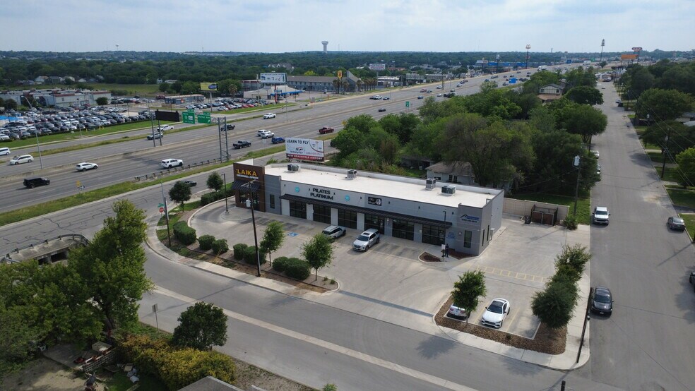 More Photos Of 1430 Unicorn Ave, New Braunfels Storefront For Lease