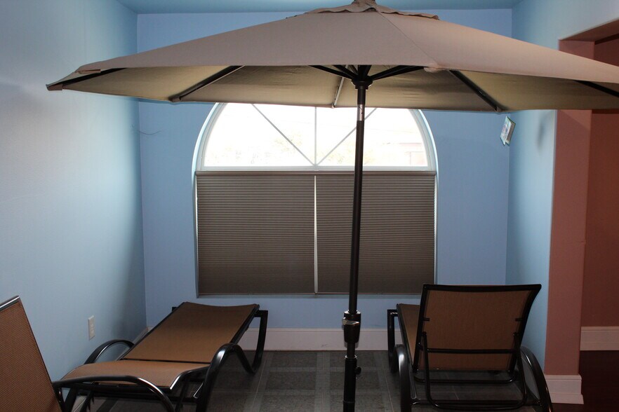 More Photos Of 7205-7211 Somerset Rd, San Antonio General Retail For Sale