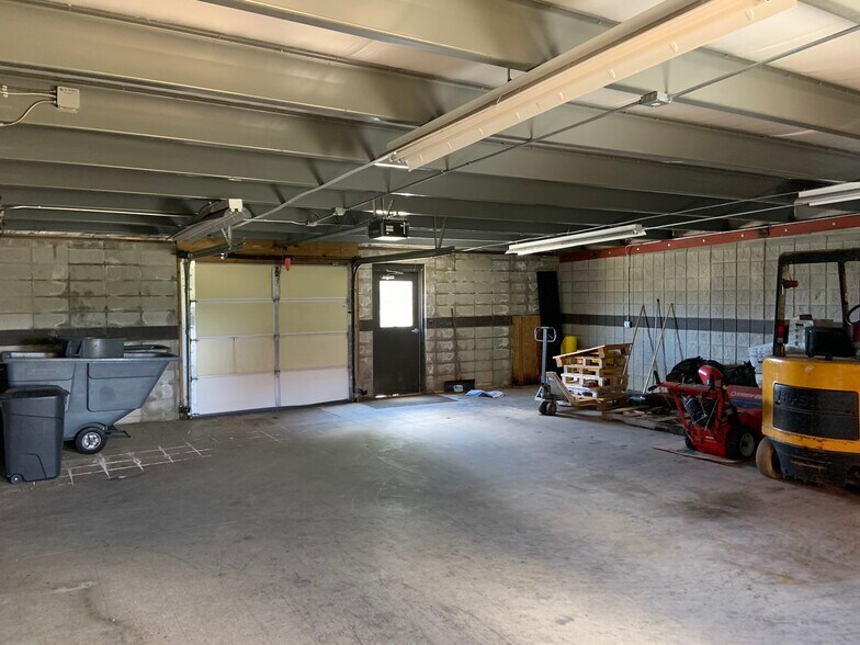 More Photos Of 5521 W Cleveland St, South Bend Light Distribution For Lease