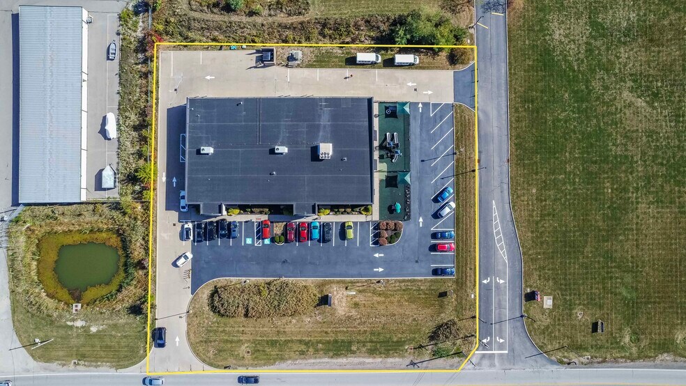 More Photos Of 941 Center Rd, Avon Freestanding For Sale