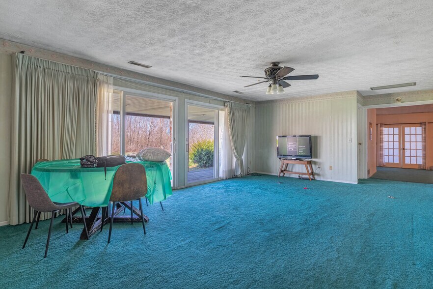 More Photos Of 5174 Hamilton Middletown Rd, Hamilton Light Distribution For Sale