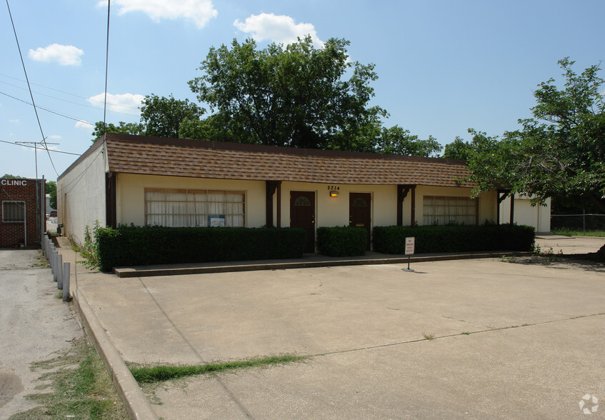 Primary Photo Of 2714 Bomar Ave, Dallas Restaurant For Lease