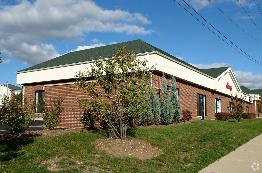 More Photos Of 104-128 Eastgate Dr, Algonquin Unknown For Lease
