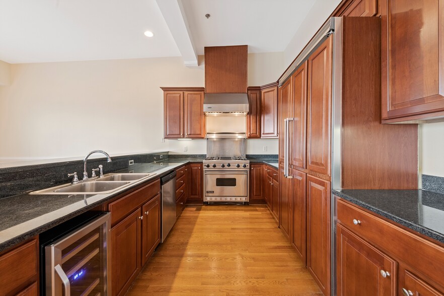 More Photos Of 2411 E Franklin St, Richmond Apartments For Lease