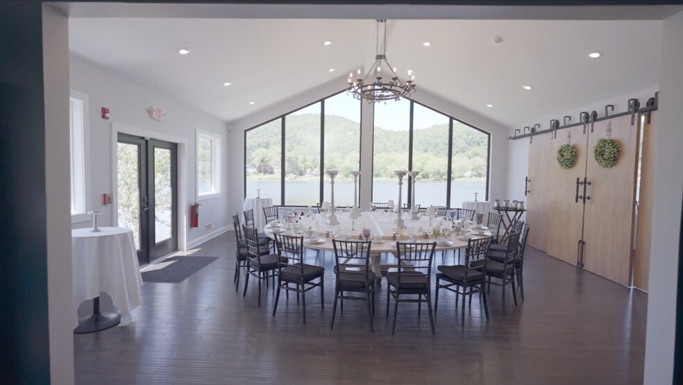 More Photos Of 11 Lakeside Dr E, Belvidere Restaurant For Sale