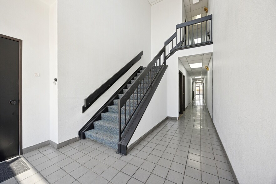 More Photos Of 2600 K Ave, Plano Office For Lease