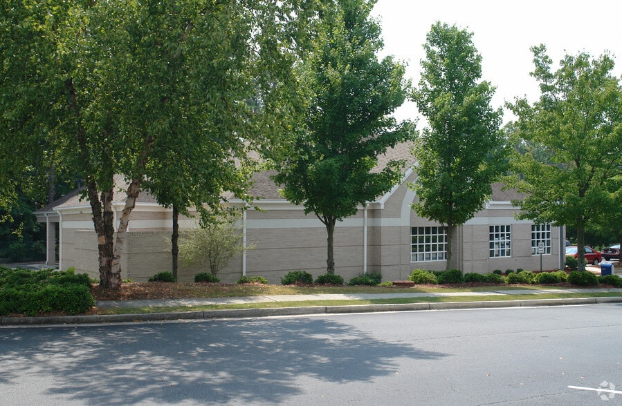 More Photos Of 8721 Roswell Rd, Atlanta Bank For Sale