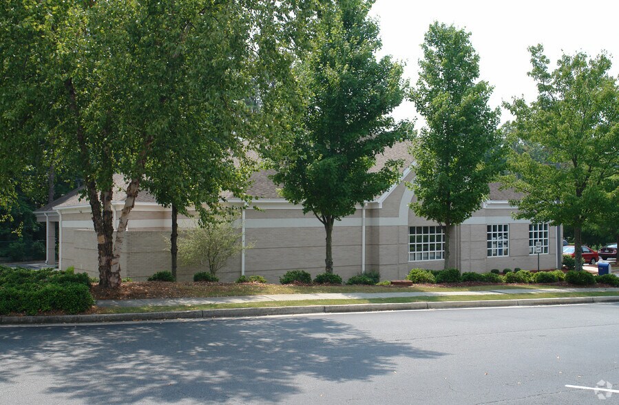 More Photos Of 8721 Roswell Rd, Atlanta Bank For Sale