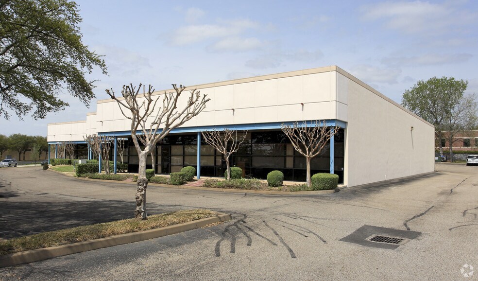 More Photos Of 2204 Forbes Dr, Austin Light Distribution For Lease