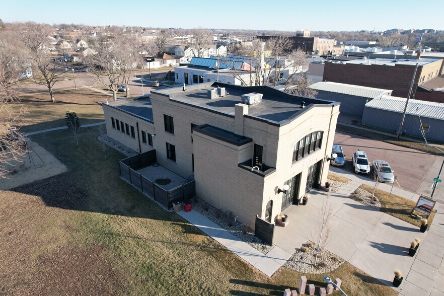 Primary Photo Of 600 E 7th St, Sioux Falls Police Fire Station For Lease