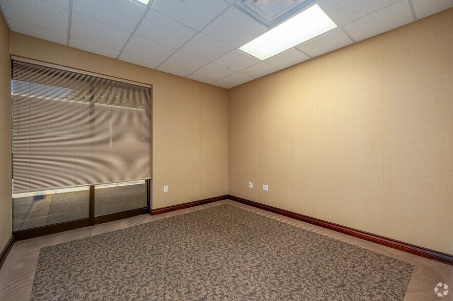 More Photos Of 2900 S National Ave, Springfield Medical For Lease