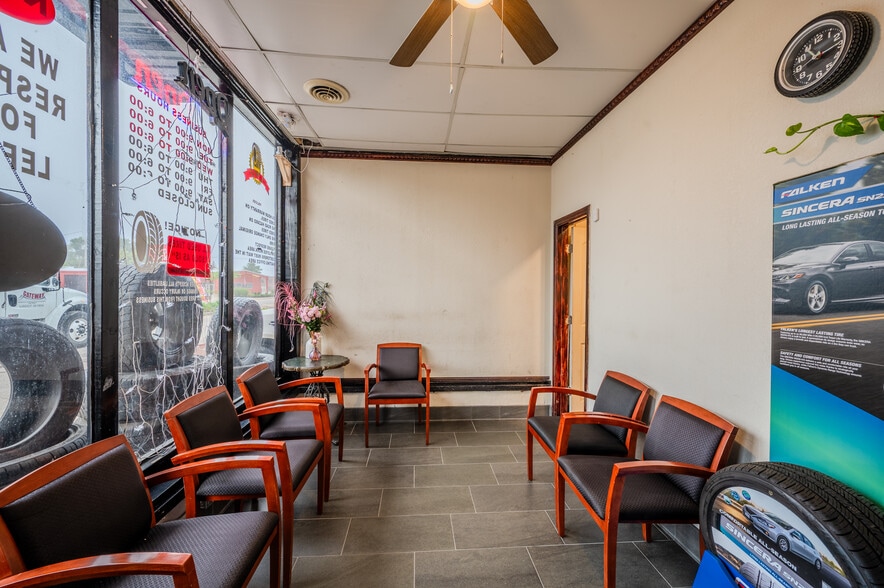 More Photos Of 312 E 14th St, Anderson Auto Repair For Sale