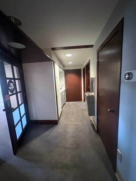 More Photos Of 1130 Vester Ave, Springfield Medical For Lease