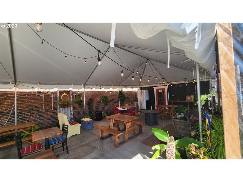 More Photos Of 819 Main St, Cottage Grove Restaurant For Sale