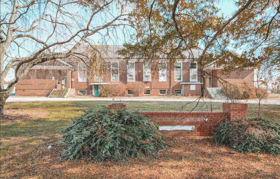 More Photos Of 6125 NC Hwy 16 Hwy, Taylorsville Office For Sale