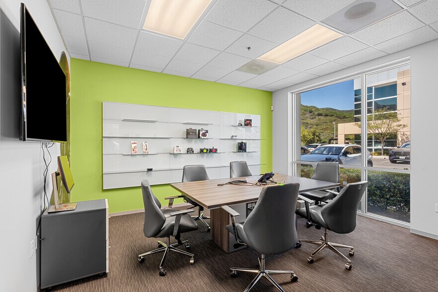 More Photos Of 27321-27327 Via Industria, Temecula Light Distribution For Lease