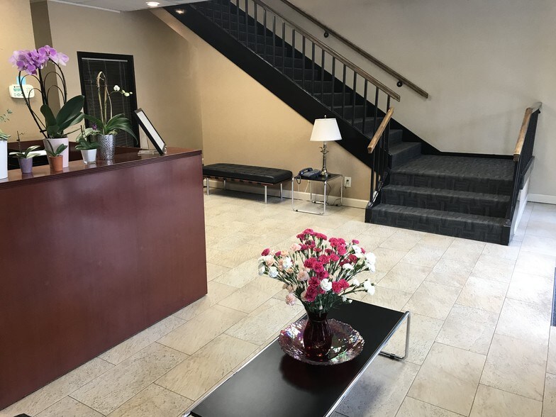 More Photos Of 5825 Glenridge Dr NE, Sandy Springs Unknown For Lease