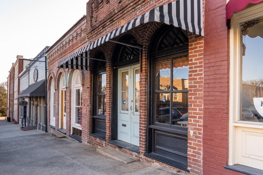 More Photos Of 22-24 Main St, Senoia Storefront For Lease