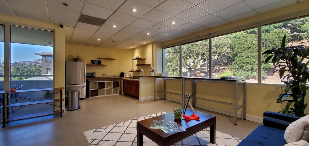 More Photos Of 7200 Redwood Blvd, Novato Office For Lease